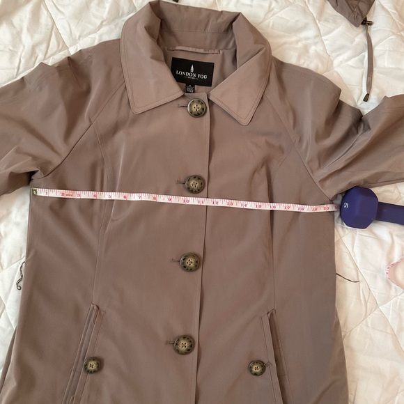 London Fog Trench Coat size 8 - Picture 4 of 15